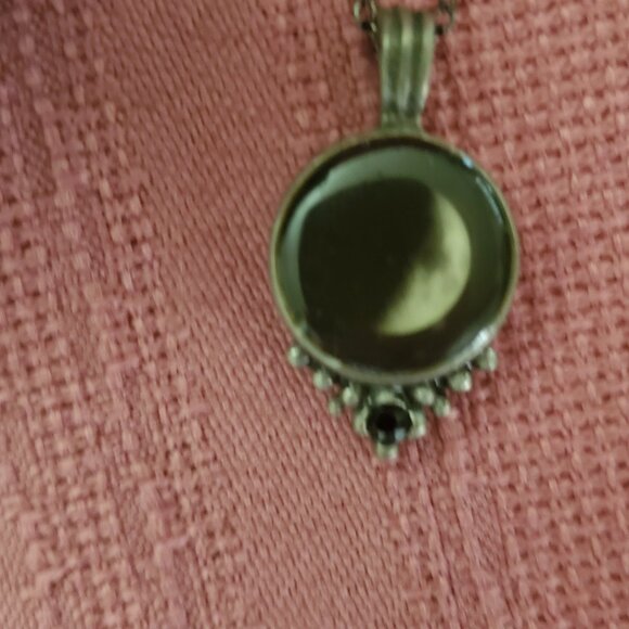 Moonglow necklace 3A phase moon glow pendant on chain - Picture 3 of 4